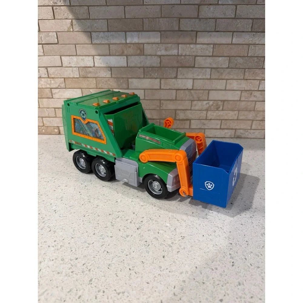 Paw Patrol Rocky's Reuse It Deluxe Garbage Trash Recycle Truck